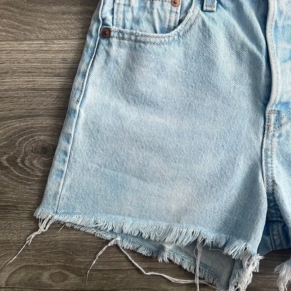 LEVI'S Wedgie Short Light Blue Wash Awesome Street High Rise Raw Hem US 25 - Picture 2 of 12